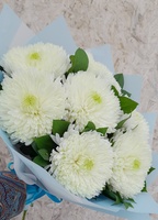 Букет из крупных хризантем 