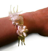 Браслет из живых цветов 4