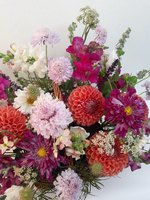 Корзина с далией "Волшебство"