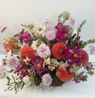 Корзина с далией "Волшебство"